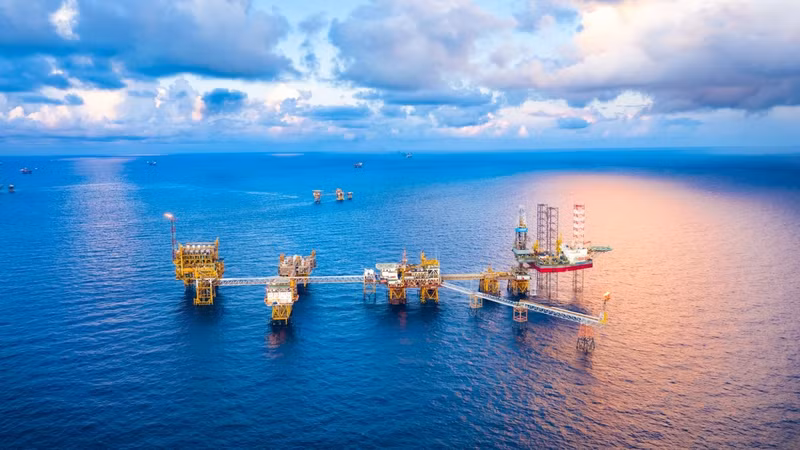 La Loi révisée sur le pétrole et le gaz vise à renforcer l’efficacité de la gestion publique, à simplifier les procédures et à ouvrir la voie à l’attraction des investissements dans le secteur pétrolier et gazier. Photo : Petrovietnam.