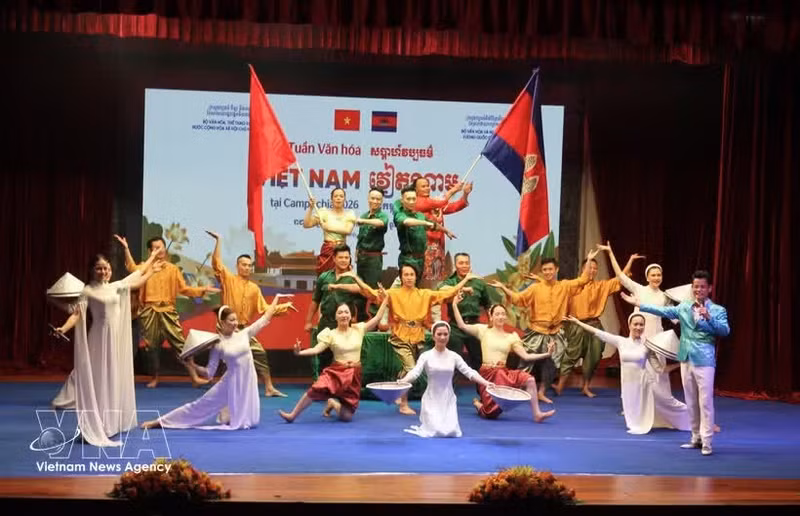 Un numéro artistique lors de la cérémonie d'inauguration de la Semaine culturelle Vietnam–Cambodge 2026. Photo : VNA.
