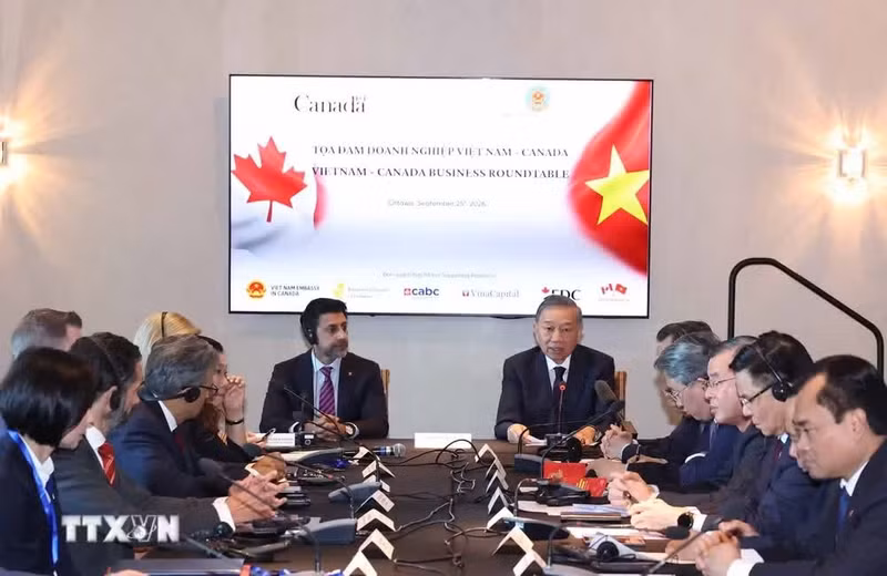 Le secrétaire général du Parti communiste du Vietnam et président de la République To Lam lors du Dialogue de haut niveau des entreprises Vietnam-Canada. Photo : VNA.
