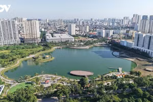 Vue aérienne du parc de Phung Khoang, un vaste espace vert au cœur des quartiers urbanisés du sud-ouest de Hanoï. Photo : VOV.