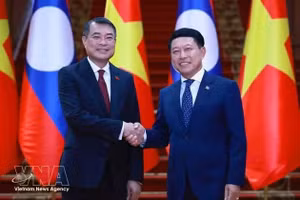 Le Premier ministre Le Minh Hung multiplie les rencontres de haut niveau au Laos