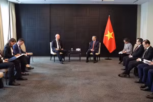 [En images] Le SG du PCV et président To Lam reçoit des dirigeants de plusieurs grandes entreprises russes