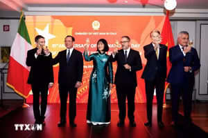 Les délégués lors de la cérémonie solennelle célébrant le 81e anniversaire de la Fête nationale du Vietnam, organisée par l’ambassade du Vietnam en Italie. Photo : VNA.