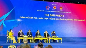 Intervenants partageant lors du Forum national « Culture et Entreprise » 2026, Photo : VNA.