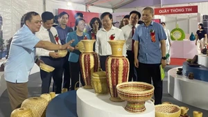 Le Service de l'Industrie et du Commerce de Hanoï organisera une exposition de promotion, d'échanges commerciaux et de mise en relation des produits OCOP. Photo: NDEL