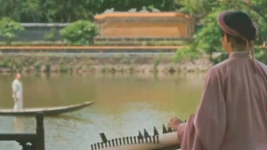 Scène filmée à l'intérieur du tombeau du roi Tu Duc. Photo : extraite d'une vidéo.