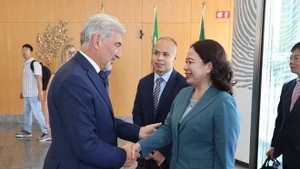Le président de la Lombardie, Attilio Fontana, et la vice-présidente du Vietnam, Vo Thi Anh Xuan. Photo : VNA.