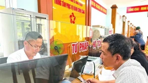 Le gouvernement a promulgué la Résolution n°66.7/2025/NQ-CP sur la réduction et la simplification des procédures administratives fondées sur l’exploitation des données. Photo : VNA