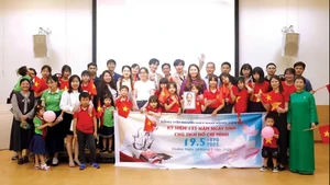 Une des activités de l'école de langue vietnamienne nommée Cây Tre (Bambou) et de l'Association générale des Vietnamiens de la région du Kansai (Osaka, Japon). Photo : baoquocte