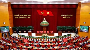 Lors de la cérémonie de clôture du 15ᵉ Plénum du Comité central du PCV du XIIIᵉ mandat. Photo : VNA