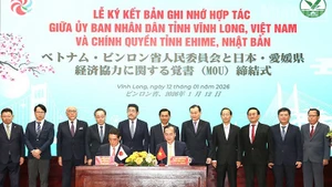 Les dirigeants des deux provinces signent un mémorandum de coopération. Photo: NDEL