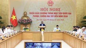 Le Premier ministre Pham Minh Chinh préside une conférence nationale sur le Programme cible national de prévention et de lutte contre les drogues à l’horizon 2030. Photo: VNA
