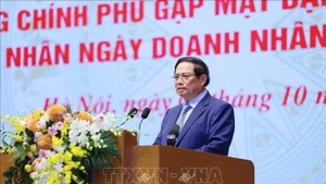Le Premier ministre Pham Minh Chinh à la rencontre avec des représentants d'entreprises à l'occasion de la Journée des entrepreneurs vietnamiens (13 octobre). Photo : VNA.