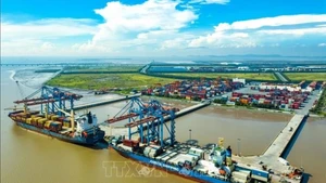 Déchargement de marchandises au port de Hai Phong (au Nord-Est du Vietnam). Photo d'illustration : VNA.