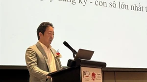 L'ambassadeur adjoint du Japon au Vietnam, Ishikawa Isamu s'exprime au séminaire. Photo : VNA.