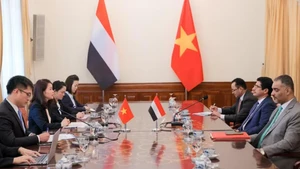 Lors de la rencontre entre la vice-ministre vietnamienne des Affaires étrangères Nguyen Minh Hang et le Dr. Mansour Ali Saeed Bajash, vice-ministre des Affaires étrangères et des Affaires des expatriés du Yémen. Photo: baoquocte