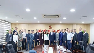 Les participants à la réunion. Photo : moit.gov.vn