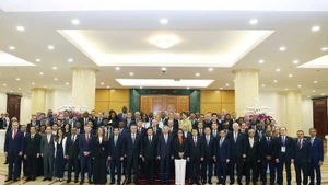 Le secrétaire général du Parti communiste du Vietnam, Tô Lâm, et les chefs de délégation des pays participant. Photo : VNA.