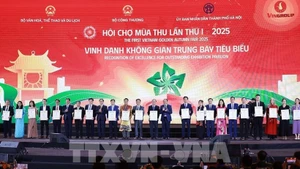 30 stands exemplaires parmi près de 2.500 entreprises et organisations nationales et étrangères participantes. Photo : VNA.