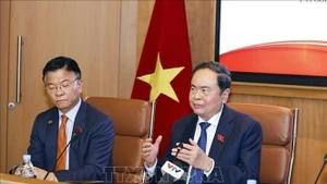 Le président de l'Assemblée nationale, Tran Thanh Man, s'exprime lors du dialogue politique sur la promotion de la coopération entre le Vietnam et le Maroc. Photo : VNA