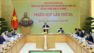 Le Premier ministre Pham Minh Chinh a présidé, le 20 décembre à Hanoï, la troisième réunion du Comité national de pilotage chargé de la mise en œuvre de la Résolution n°68-NQ/TW du Bureau politique sur le développement de l’économie privée. Photo : VNA.
