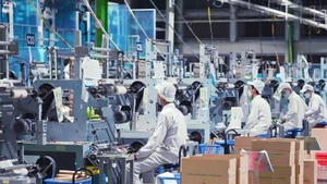 Le secteur privé, longtemps qualifié de composante importante, est désormais considéré comme l’un des moteurs essentiels de croissance de l’économie nationale. Photo : VNA.