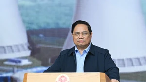 Le Premier ministre Pham Minh Chinh, chef du Comité de pilotage pour la construction de la centrale nucléaire, prend la parole lors de la troisième réunion du Comité. Photo: NDEL
