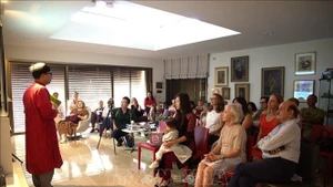 L’ambassadeur du Vietnam en Israël, Ly Duc Trung prend la parole à l'événement. Photo: VNA