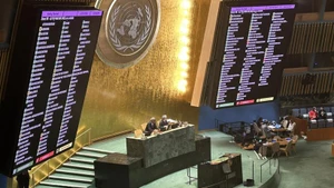 Panorama de la séance d’adoption de la Convention de Hanoï, dans l’après-midi du 24 décembre 2024. Photo : VNA