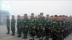 Officiers et soldats de l’Armée populaire lao. Photo: VNA