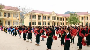 École primaire et secondaire semi-internat pour les minorités ethniques de Linh Phu. Photo: VNA