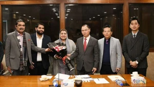 L'ambassadeur Pham Anh Tuan et les délégués participant à la réunion du Groupe d'amitié parlementaire Pakistan-Vietnam. Photo : Ambassade du Vietnam au Pakistan