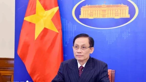 Le Hoai Trung, membre du Bureau politique et ministre des Affaires étrangères. Photo: VNA