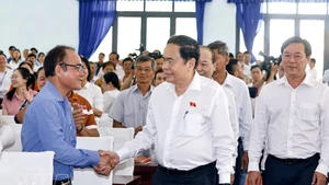 Le président de l'Assemblée nationale, Tran Thanh Man, rencontre des électeurs de Hô Chi Minh-Ville. Photo : VNA. 