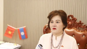 Pham Thi Minh Huong, femme d’affaires vietnamienne au Laos, membre du Comité permanent de l’Union générale des Vietnamiens au Laos, vice-présidente de l’Association des entrepreneurs vietnamiens à l’étranger et PDG de la société Gold Phuc. Photo : VNA.