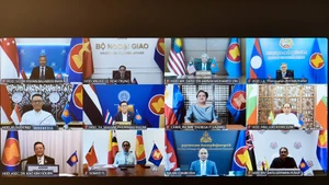 La réunion spéciale des ministres des Affaires étrangères de l'ASEAN sur la situation au Moyen-Orient se tient en ligne le 13 mars. Photo : Ministère vietnamien des Affaires étrangères.