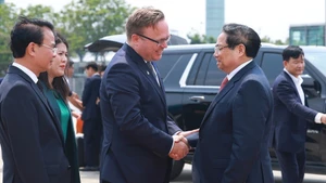 Cérémonie de départ du Premier ministre Pham Minh Chinh et de la haute délégation vietnamienne à l'aéroport international de Noi Bai (Hanoï). (Photo : Duong Giang/VNA)