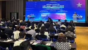 lors du Forum commercial Vietnam-États-Unis 2025. Photo: NDEL