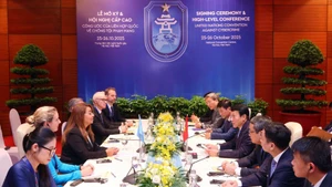 Séance de travail entre le ministre de la Sécurité publique, Luong Tam Quang et Ghada Waly, Sous-Secrétaire générale des Nations Unies et Directrice exécutive de l'UNODC. Photo : VNA.