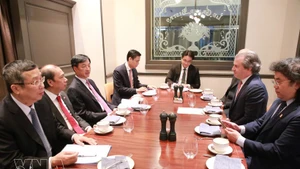 Séance de travail avec Rosen Partners. Photo: VNA.