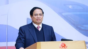 Le Premier ministre Pham Minh Chinh à la réunion du Comité de pilotage des ouvrages clés et des projets nationaux d’importance stratégique dans le secteur ferroviaire. Photo : VNA