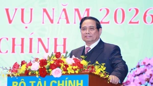 Le Premier ministre Pham Minh Chinh prend la parole lors de la conférence. Photo : VNA