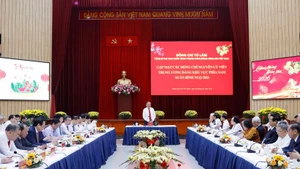 Le secrétaire général Tô Lâm rencontre d’anciens membres du Comité central du Parti dans le Sud. Photo : VNA.