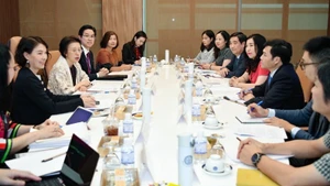 Lors de la rencontre entre la vice-ministre des Affaires étrangères du Vietnam, Le Thi Thu Hang et la secrétaire permanente aux affaires étrangères, Eksiri Pintaruchi. Photo : Ministère des Affaires étrangères