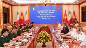 Panorama du 5ᵉ Dialogue sur la politique de défense entre le Vietnam et l'Italie. Photo : VNA.