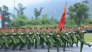 Entraînement des unités de la Police populaire pour le défilé en l'honneur du 80e anniversaire de la Fête nationale. Photo : VNA.