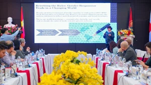 Lors de la conférence intitulée « Façonner l'Avenir : Commerce, Innovation et Développement inclusif ». Photo: NDEL