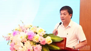 Ho Minh Chien, rédacteur en chef du magazine Gia đình Việt Nam, prend la parole. Photo: NDEL