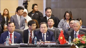 Le président de l'Assemblée nationale, Tran Thanh Man (au milieu du 1er plan). Photo : VNA.