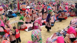 Jour de marché de Cao Son, commune de Cao Son (Lao Cai). Photo: TTĐT Lao Cai